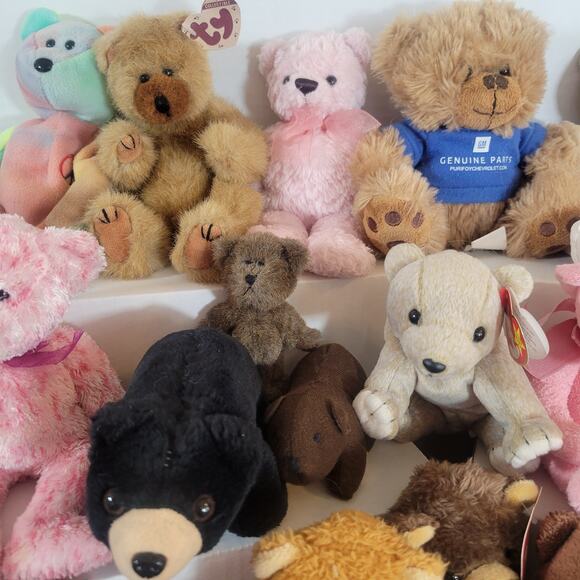Lot of 24 Small Plush Bears - TY, Russ, Assorted Some Vintage Collectibles - Picture 6 of 16
